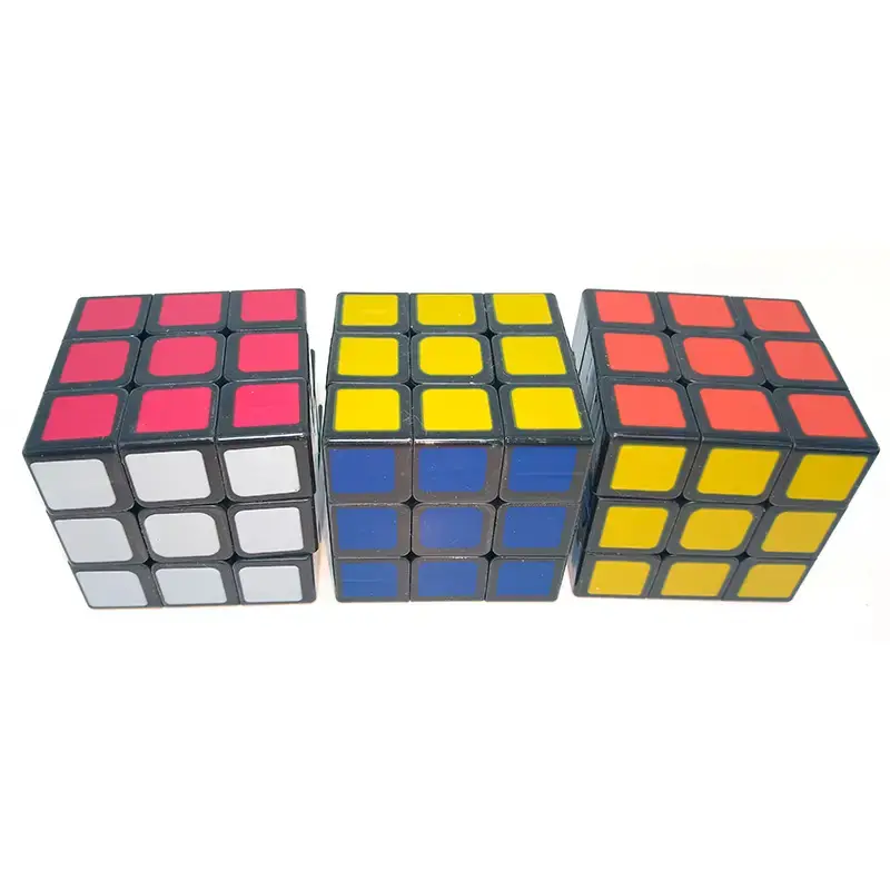 cubi-rubik-fondo-negro-3x3-economico-2.webp